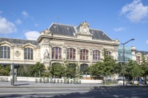 Massive Fire Erupts Near Paris Train Station — 100 Firefighters Battle Blaze Thumbnail