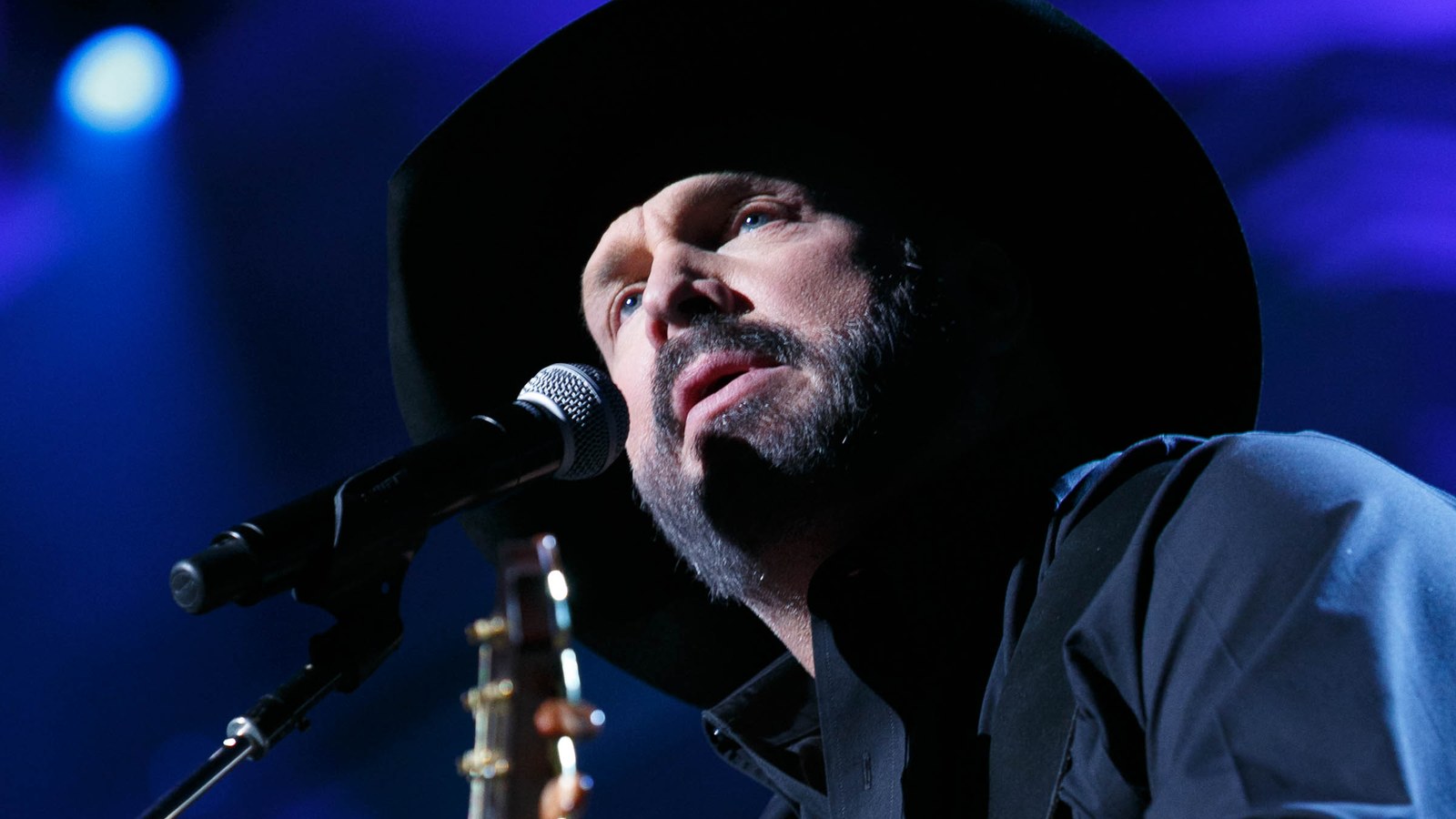 Garth Brooks Shuts Down Kansas City Ticket Sale, Blames Bots — and Apologizes